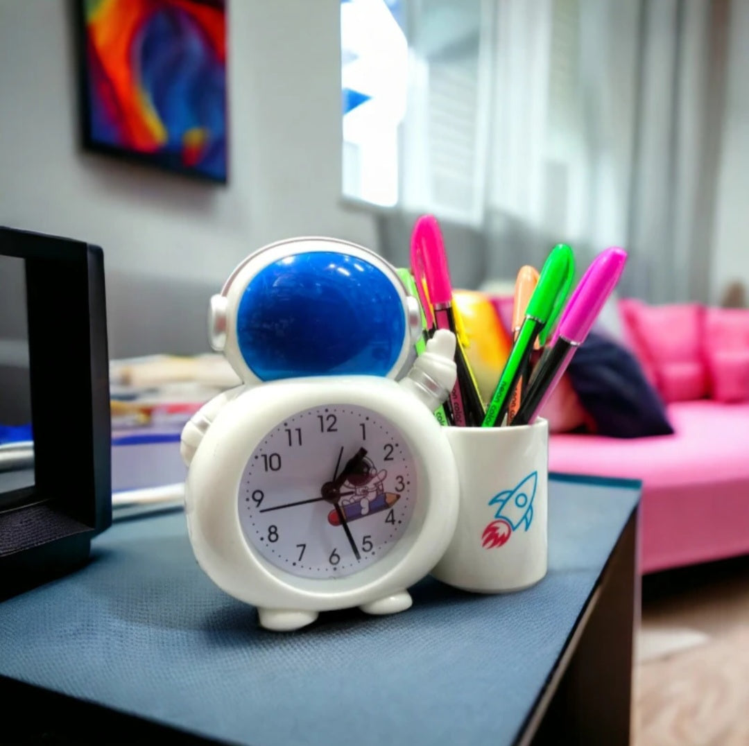 Astronaut Clock With Pen Holder